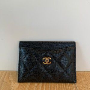 CHANEL Caviar Quilted Card Holder Black.